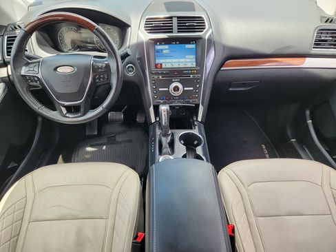 Used 2018 Ford Explorer Platinum AWD/4WD image 27