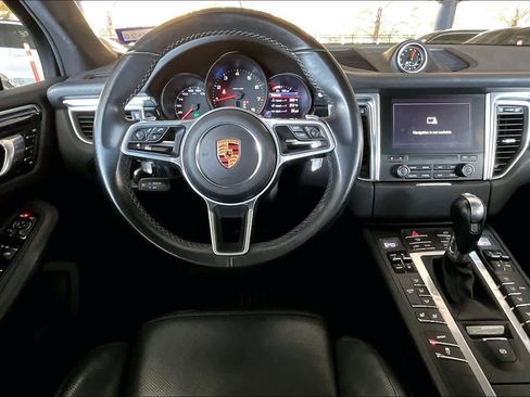 Used 2018 Porsche Macan image 5