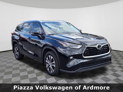 Used 2023 Toyota Highlander XLE AWD/4WD image 1