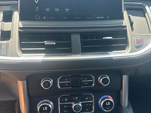 Used 2023 GMC Yukon SLT w/ SLT Premium Package AWD/4WD image 19
