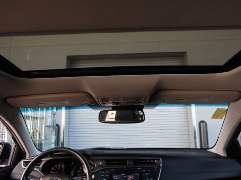 Used 2017 Toyota Avalon Limited image 30