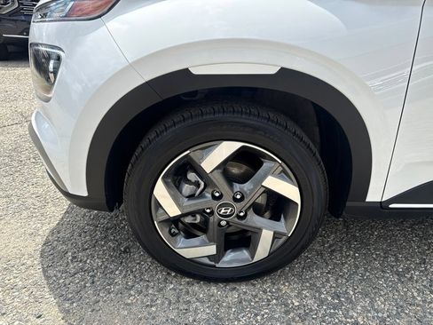 Certified 2024 Hyundai Venue Limited FWD image 11