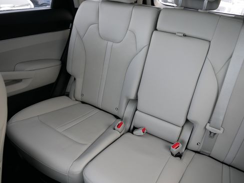 Certified 2025 Kia Sorento S image 12