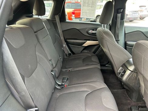 Used 2017 Jeep Cherokee Latitude w/ Comfort/Convenience Group image 36