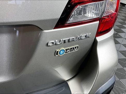 Used 2018 Subaru Outback 2.5i Limited AWD/4WD image 22
