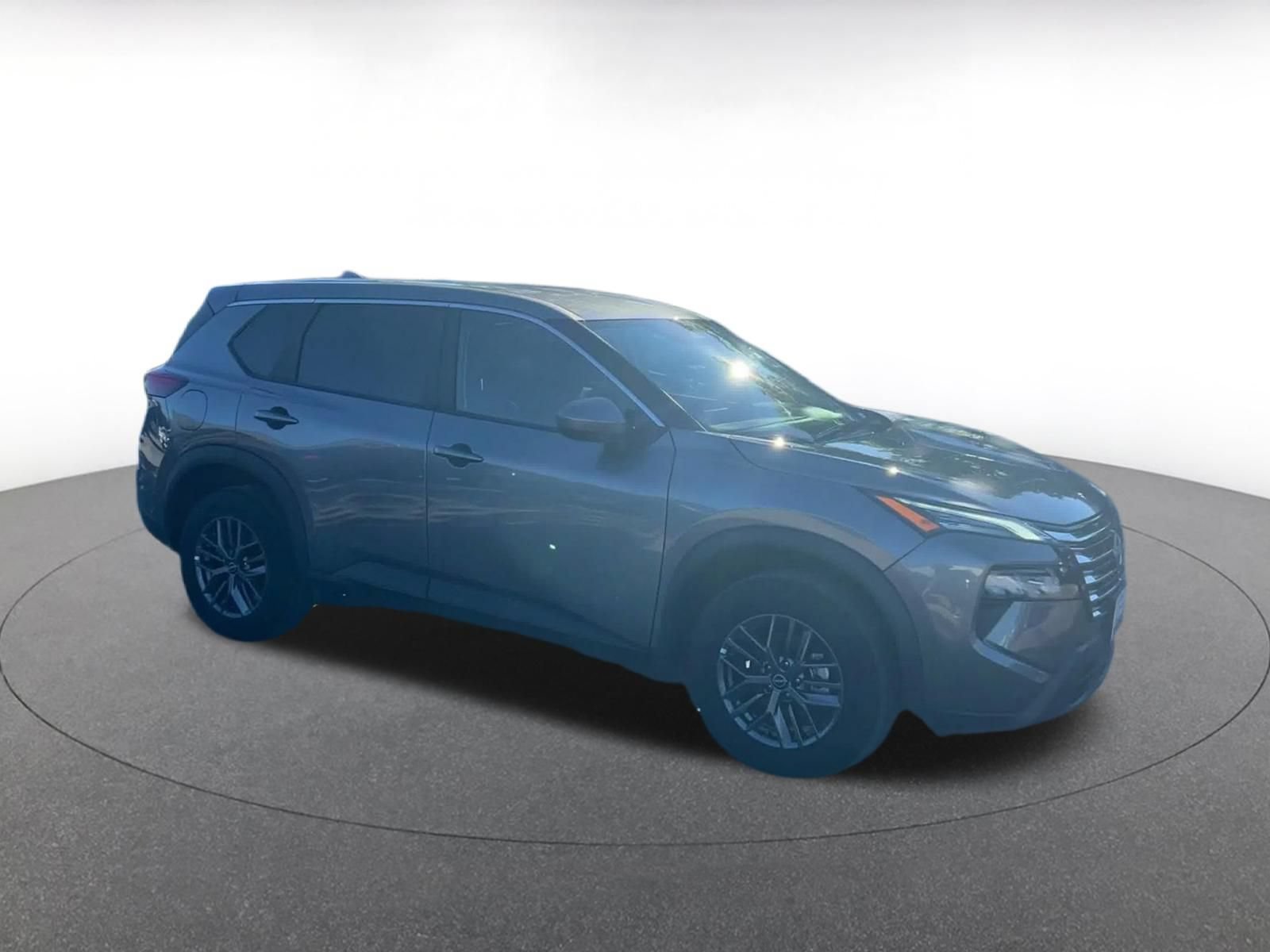 Used 2026 Nissan Rogue SV AWD/4WD image 2