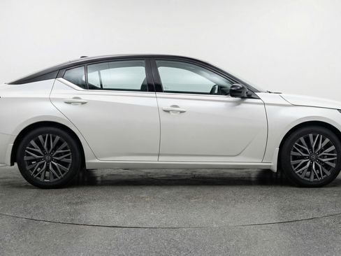 Used 2025 Nissan Altima 2.5 SV image 11