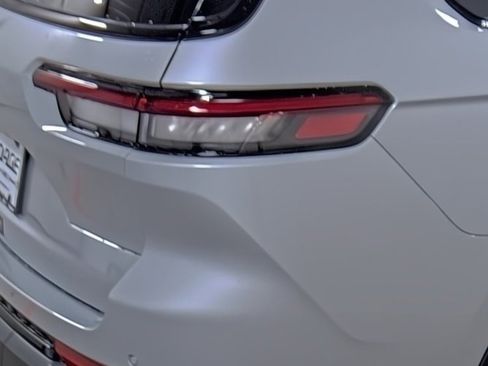 New 2025 Jeep Grand Cherokee L Limited w/ Trailer Tow Package image 13