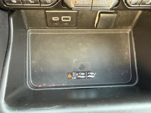 Used 2023 Chevrolet Suburban Premier AWD/4WD image 33