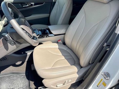 Used 2023 Lincoln Nautilus AWD w/ Premium Package image 15
