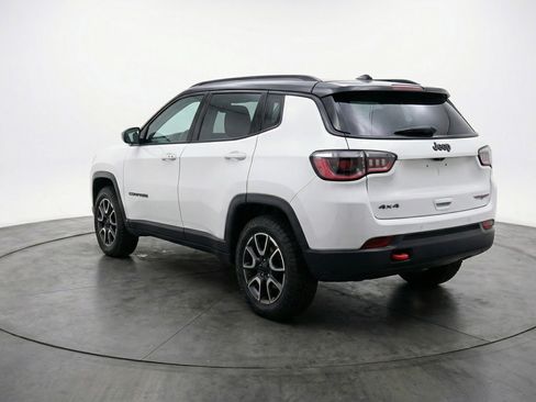 Used 2025 Jeep Compass Trailhawk image 6