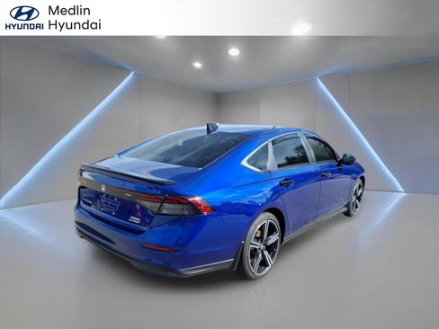 Used 2025 Honda Accord Sport image 3
