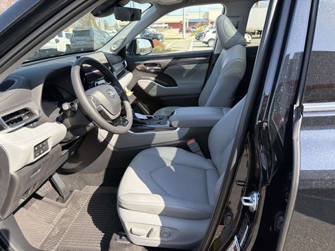 New 2026 Toyota Highlander Platinum AWD/4WD image 7