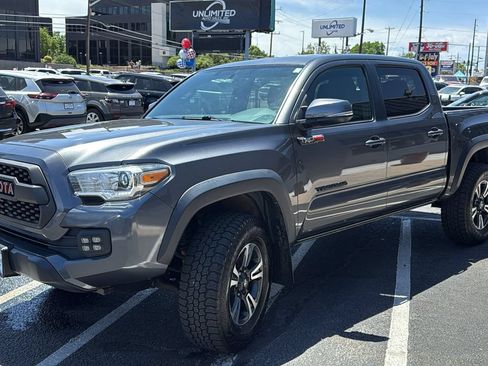 Used 2017 Toyota Tacoma TRD Off-Road w/ Premium & Technology Package AWD/4WD image 7