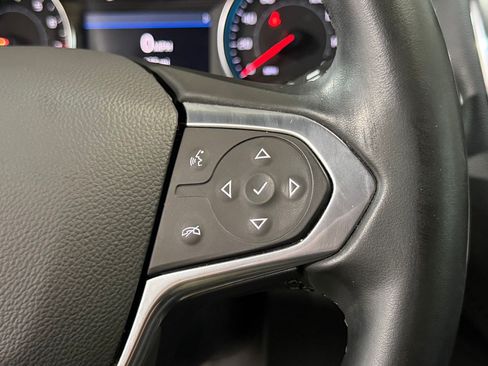 Used 2023 Chevrolet Traverse LT FWD image 27