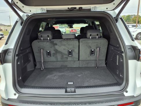 Used 2024 Chevrolet Traverse LT w/ Midnight/Sport Edition image 19