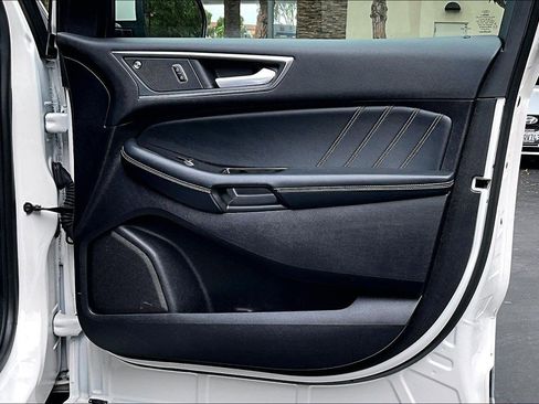 Used 2019 Ford Edge ST image 22