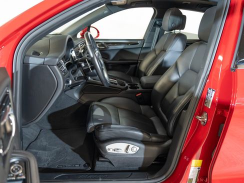 Certified 2024 Porsche Macan AWD/4WD image 15