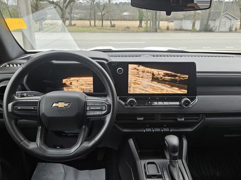 Used 2023 Chevrolet Colorado W/T image 12