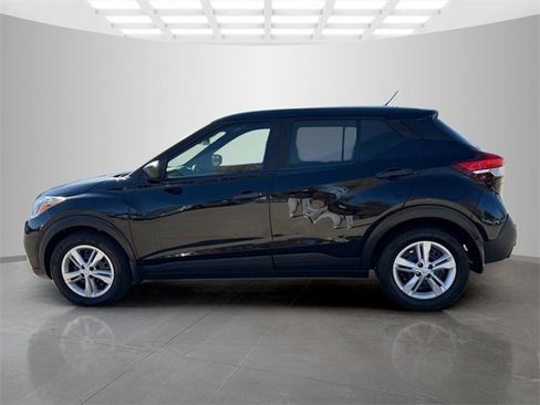 Used 2020 Nissan Kicks S image 4