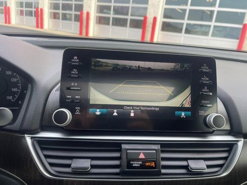 Used 2018 Honda Accord EX image 31