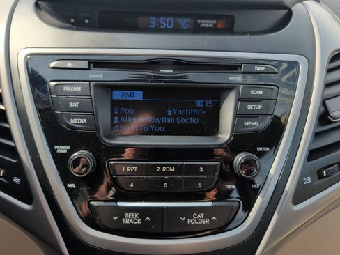 Used 2016 Hyundai Elantra SE image 13