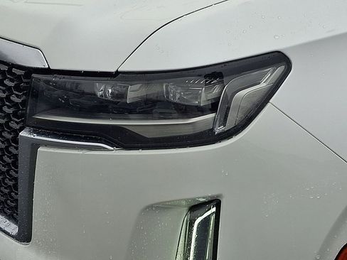 Used 2022 Cadillac Escalade Premium Luxury w/ Performance Package image 9