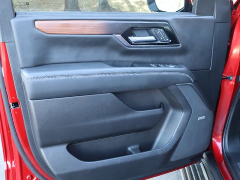 Used 2025 GMC Yukon Denali w/ Sun & Power Step Package image 19