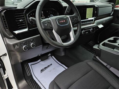 New 2025 GMC Sierra 1500 SLE image 17