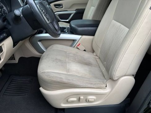 Used 2017 Nissan Titan SV RWD image 10