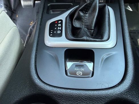 Used 2017 Jeep Cherokee Latitude w/ Safety/Convenience Group FWD image 34