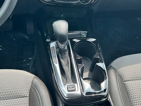 Used 2025 Chevrolet Trax LT FWD image 20