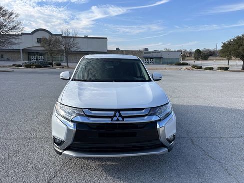 Used 2017 Mitsubishi Outlander SEL image 2