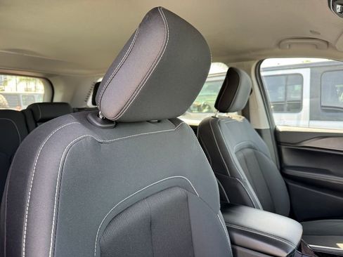 Used 2023 Jeep Grand Cherokee Laredo w/ MOPAR Finishing Package image 4