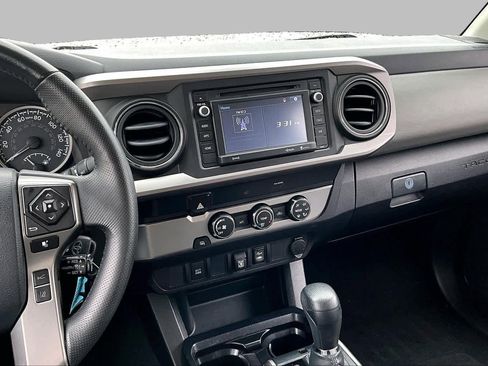 Used 2019 Toyota Tacoma SR5 RWD image 7