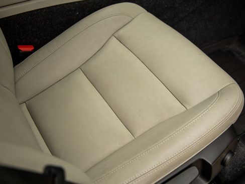 Used 2021 Volvo XC40 T5 Momentum w/ Protection Package Premier image 36