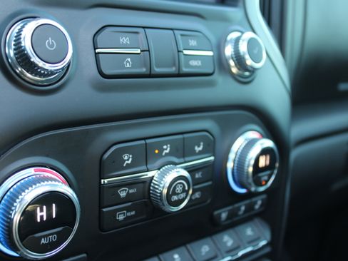 Used 2023 GMC Sierra 2500 Denali w/ Denali Black Diamond Edition image 28