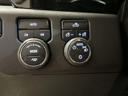 Used 2022 Chevrolet Silverado 1500 LT AWD/4WD image 31