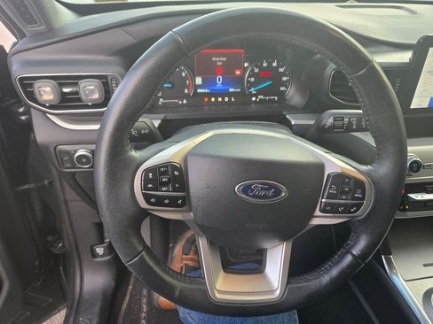 Used 2022 Ford Explorer XLT w/ Equipment Group 202A image 12