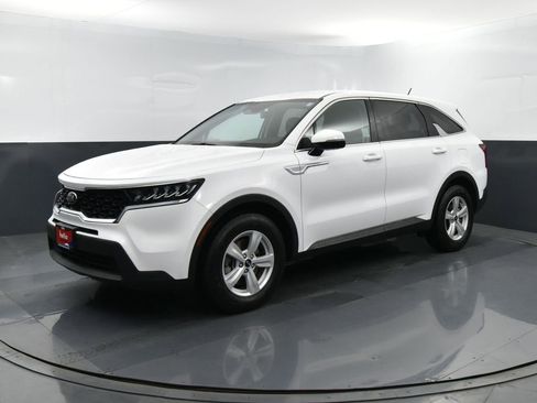 Used 2021 Kia Sorento LX image 6