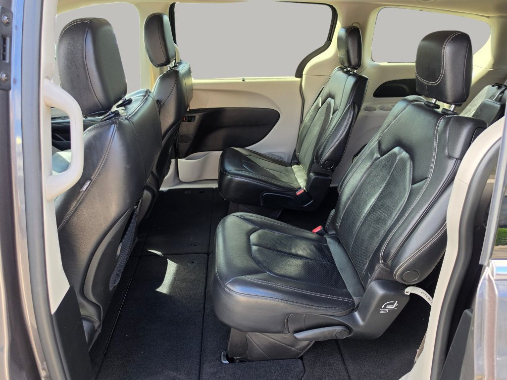 Used 2022 Chrysler Pacifica Touring-L FWD image 26