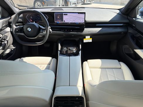 Used 2026 BMW 530i w/ Convenience Package RWD image 6