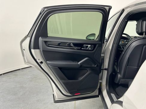 Certified 2023 Porsche Cayenne Coupe AWD/4WD image 28