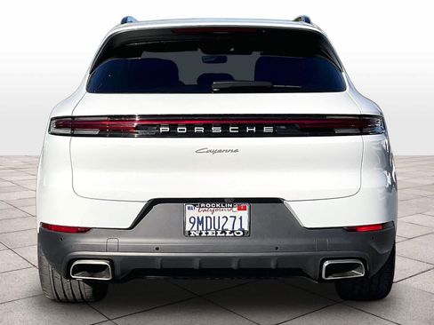 Used 2024 Porsche Cayenne AWD/4WD image 7