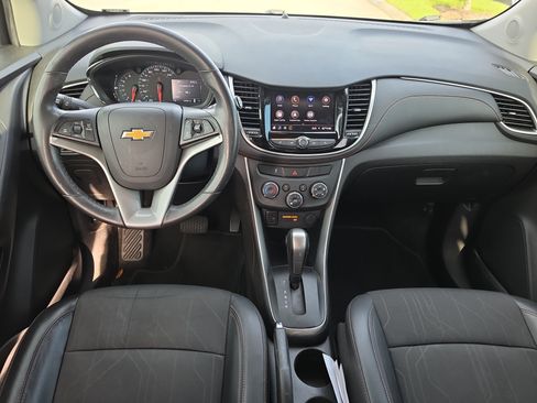 Used 2020 Chevrolet Trax LT w/ LT Convenience Package FWD image 8