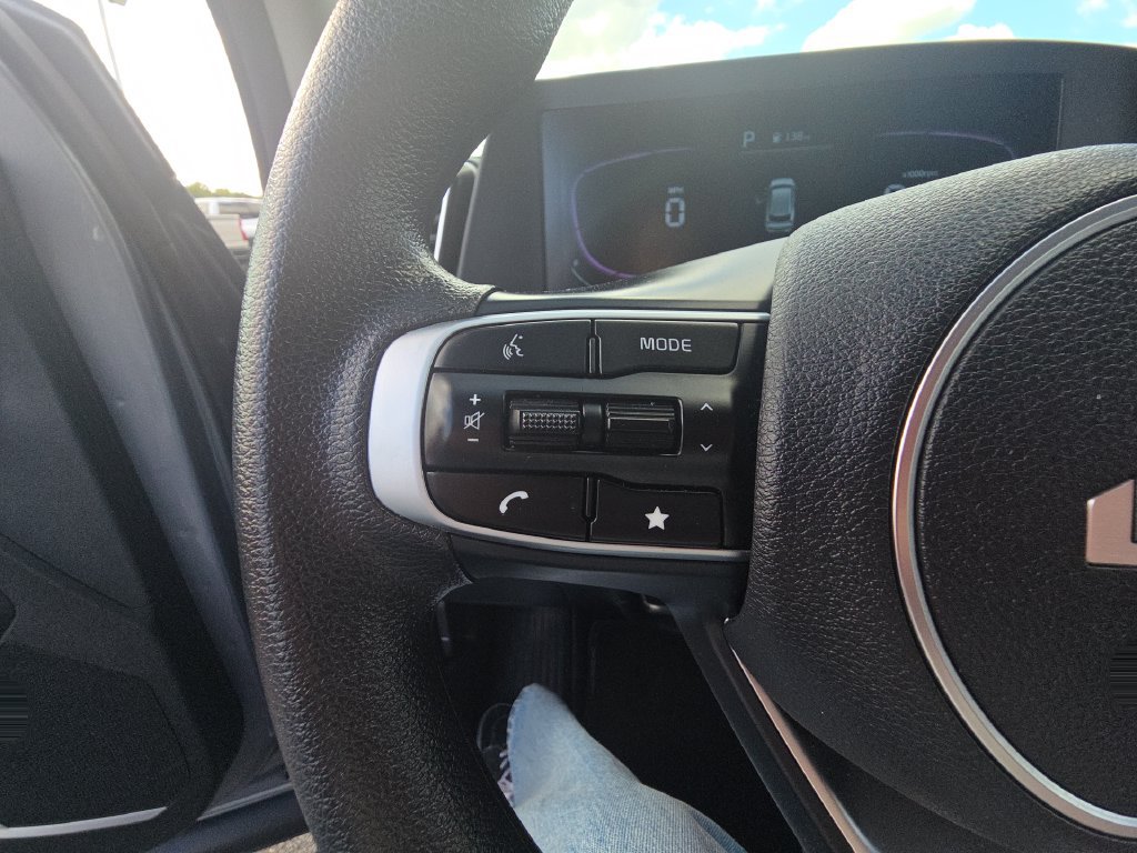 Used 2025 Kia Sportage LX FWD image 16