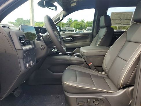 New 2025 Chevrolet Suburban Premier image 10