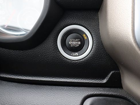 Used 2019 RAM 1500 Laramie image 13