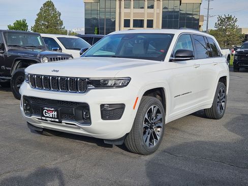 Used 2023 Jeep Grand Cherokee Overland w/ Luxury Tech Group IV AWD/4WD image 11