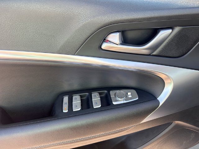 Used 2025 Genesis G70 2.5T AWD/4WD image 13